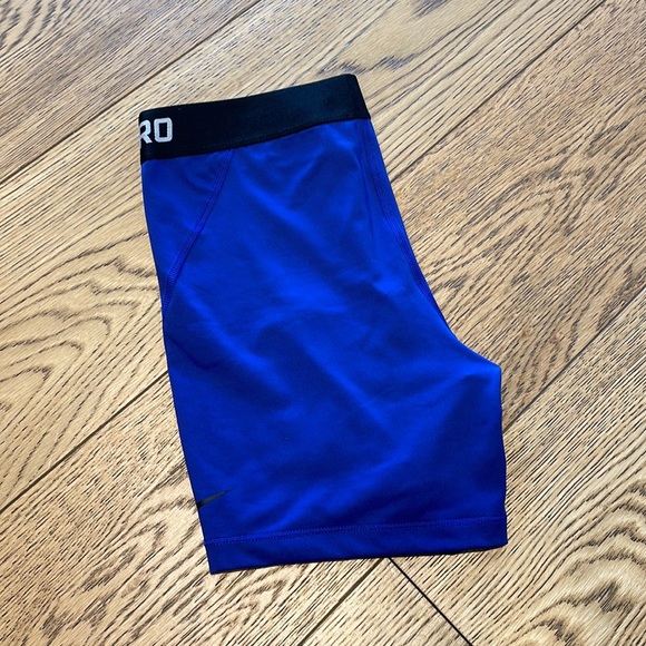 Nike Pro Shorts (Size Medium) - Picture 2 of 3